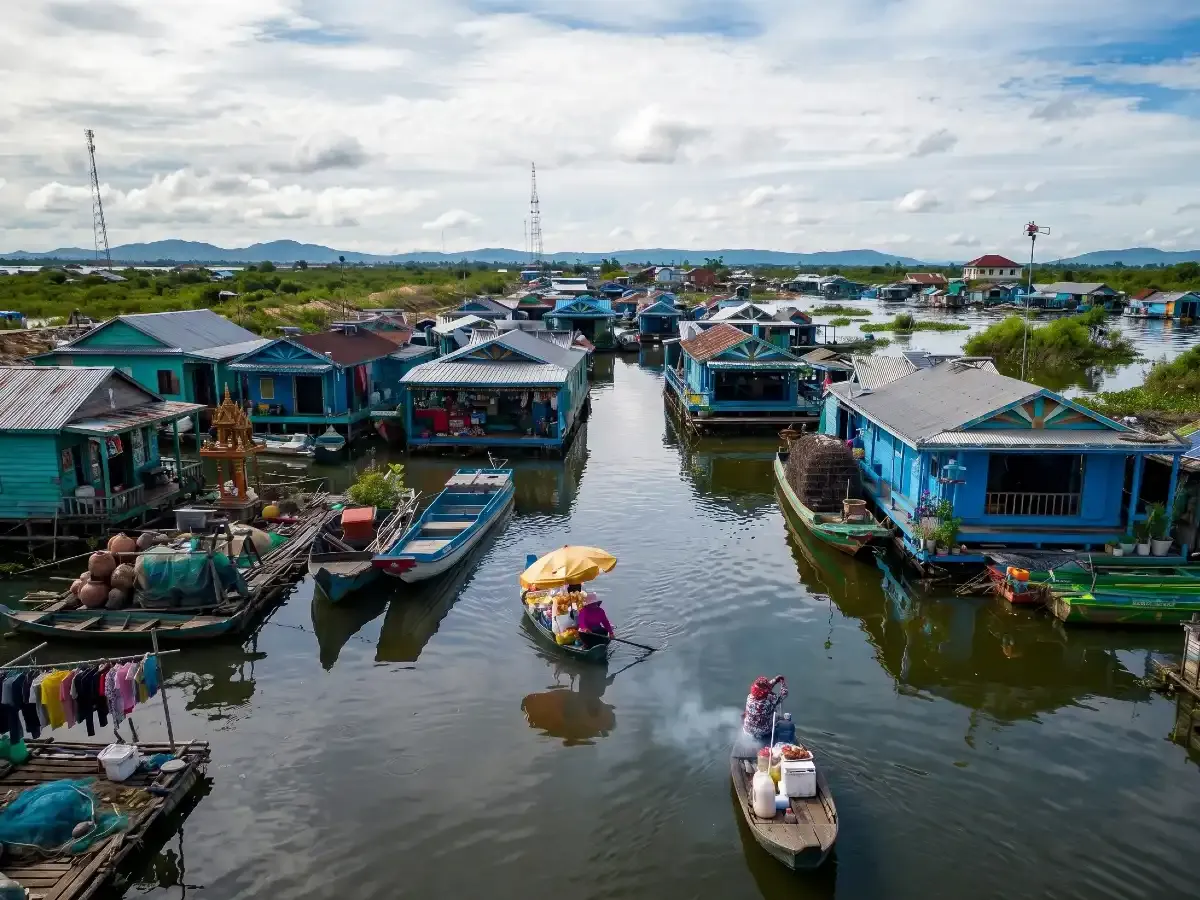 Fishing village on the Tonlé Sap lake — The Kingdom of Waters tour